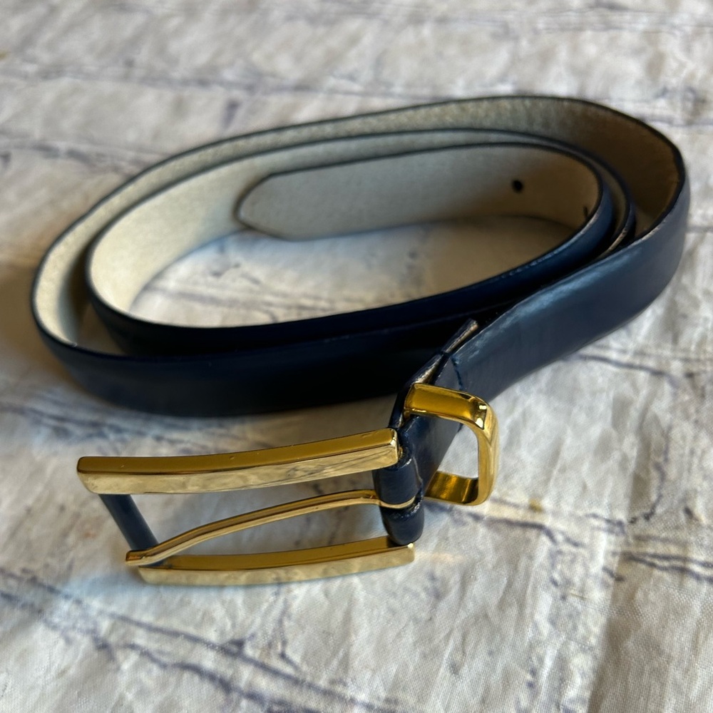 NAVY WITH GOLD TONE HARDWARE GENUINE LEATHER LINED WOMEN’S BELT SIZE M/L